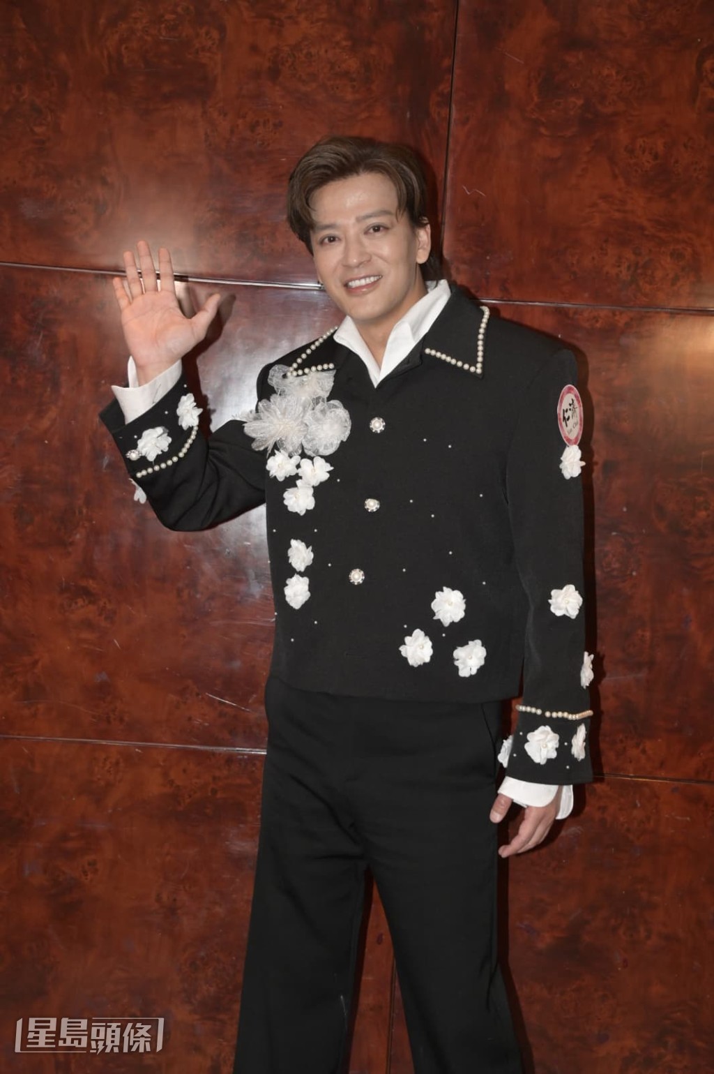 東東透露下月將推出黑膠碟。