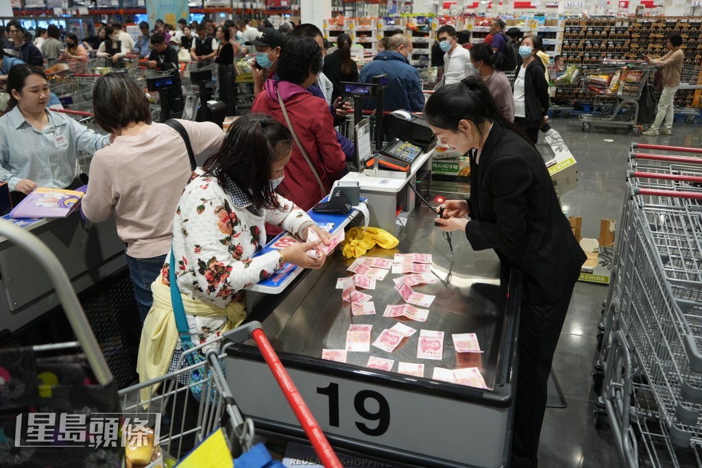 市民收穫豐碩。吳艷玲攝