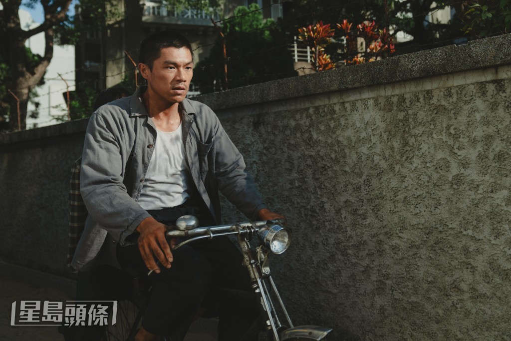 柯炜林为演老兵晒灯变黑。