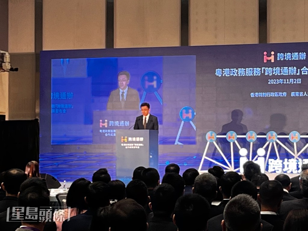 孫東指粵港兩地政府已分別提供超過50項網上跨境通辦政務服務。李健威攝 孫東指粵港兩地政府已分別提供超過50項網上跨境通辦政務服務。李健威攝