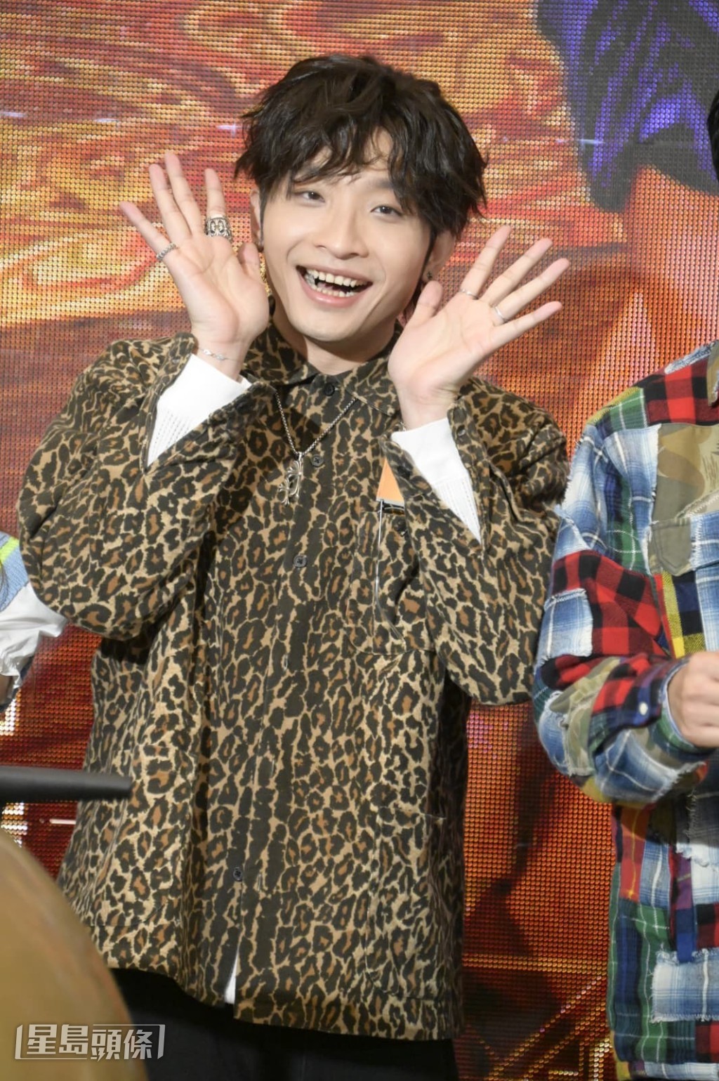 阿Dee表示3人也願意幫導演着護士衫。 阿Dee表示3人也願意幫導演着護士衫。