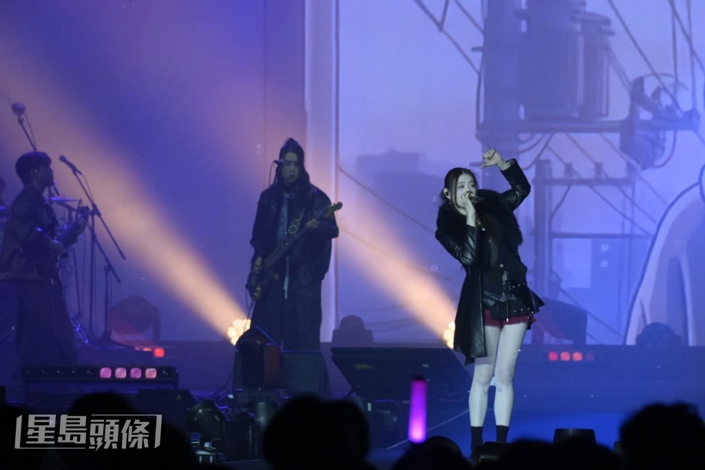 晚安莉莉在没有program的情况下继续演出。 晚安莉莉在没有program的情况下继续演出。