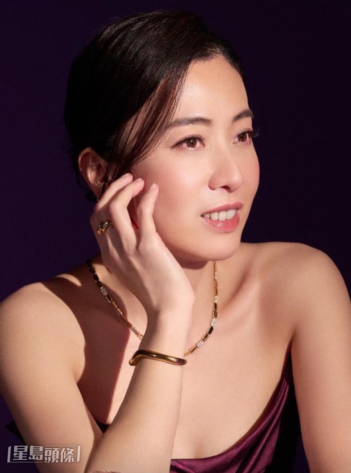甘比寓意每位女性都能像玫瑰一樣，在歲月中綻放光芒。