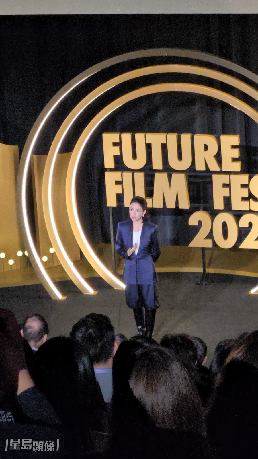 章子怡出席《香港浸會大學創意藝術學院「Future Film Fest 2026」開幕暨頒獎典禮》。