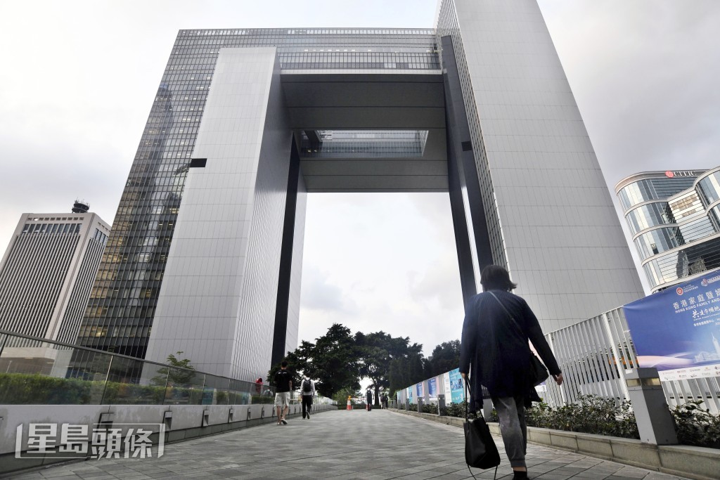 公務員在通過試用期後，政府供款比例可達薪金的15%。