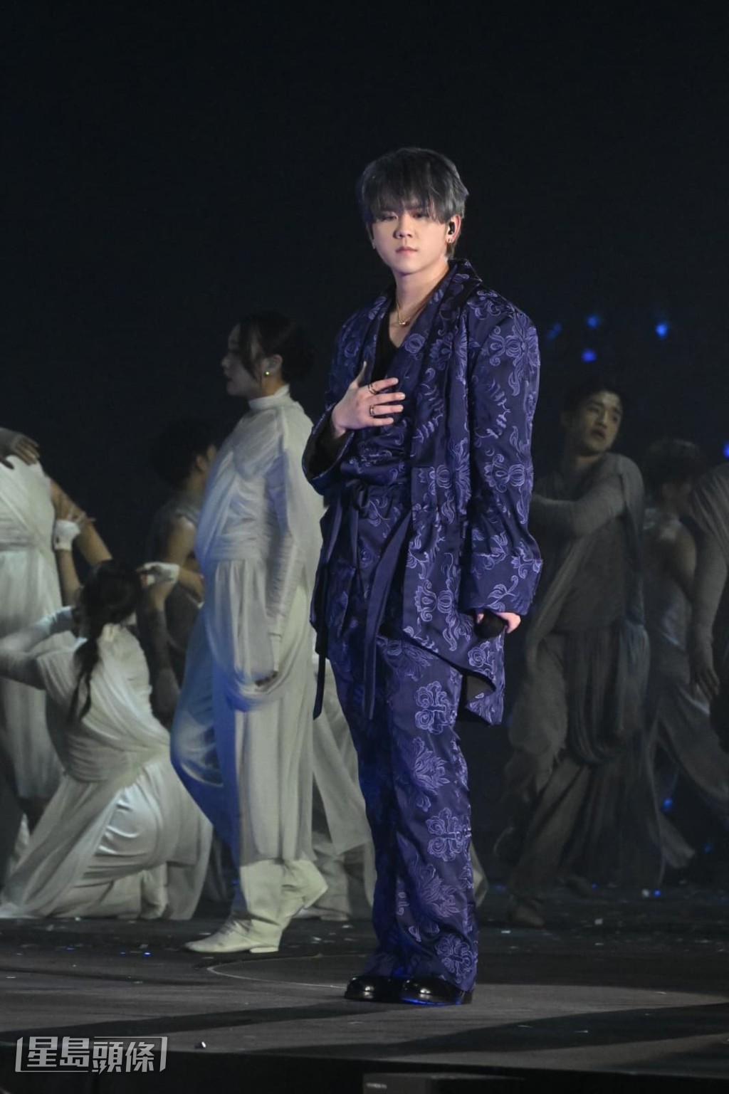 他表示做得唔好嘅多多包涵,台前幕後會聽取。 他表示做得唔好嘅多多包涵,台前幕後會聽取。