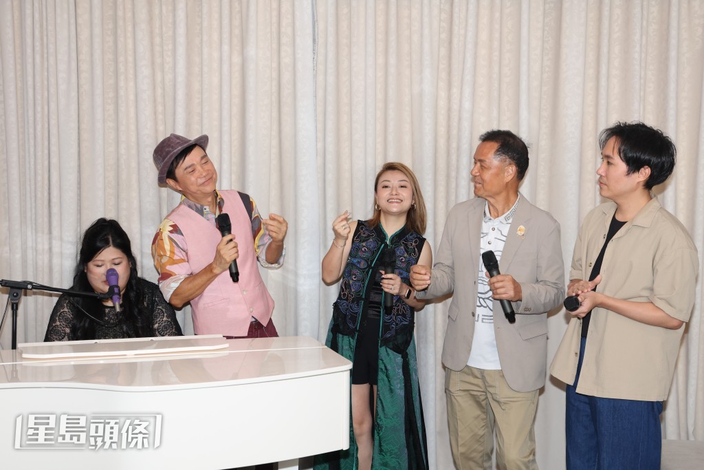 李佳及吳大強為「Albert & Vincie 兩把靚聲再重聚演唱會2025」宣傳及綵排。