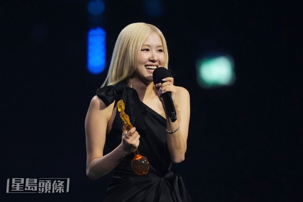 Rosé感谢Bruno Mars、BLACKPINK队友及公司老板Teddy。