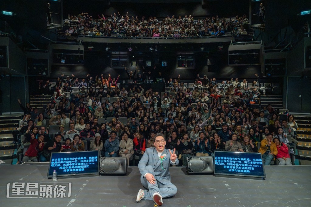 两场演出座无虚席。