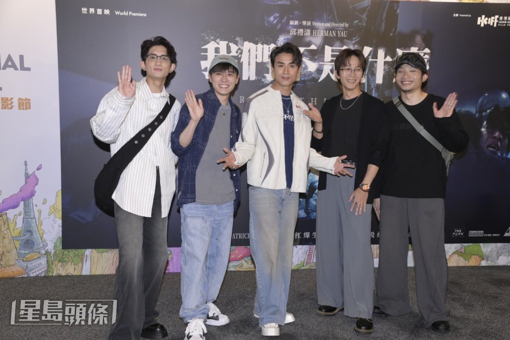MIRROR队友杨乐文、王智德和陈瑞辉，何启华。