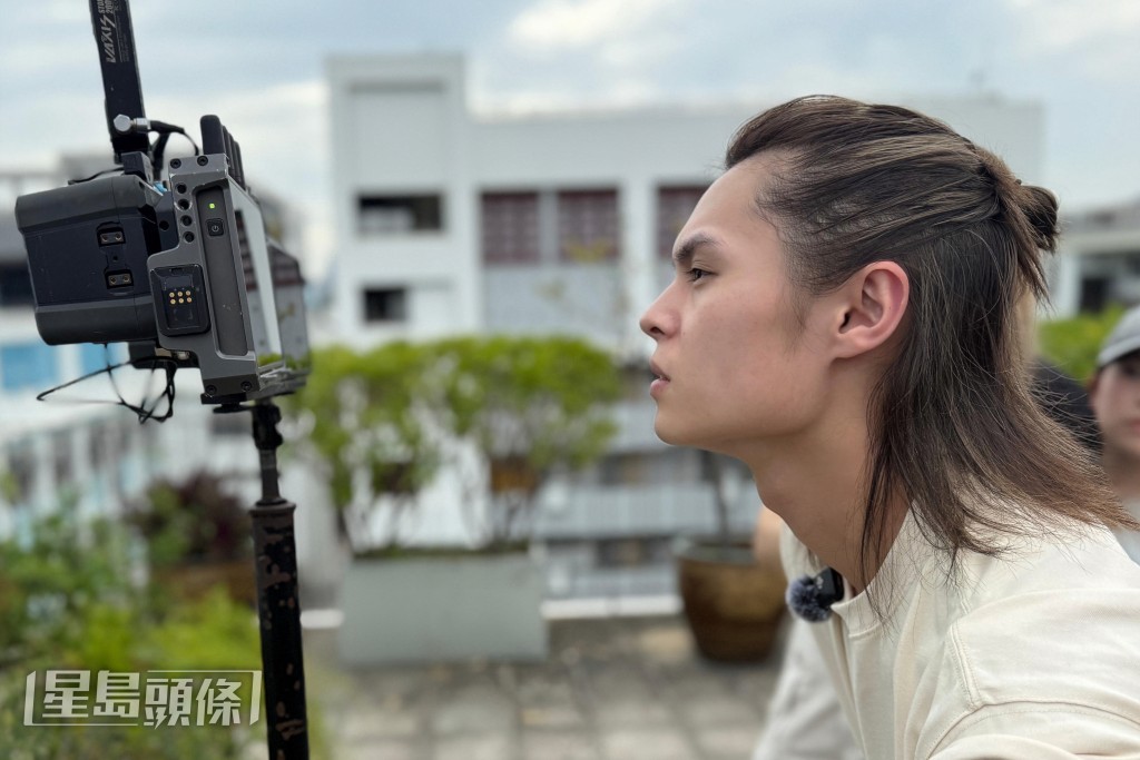問到將來會否為MIRROR兄弟或其他歌手執導MV，Tiger興奮表示當然舉腳贊成！