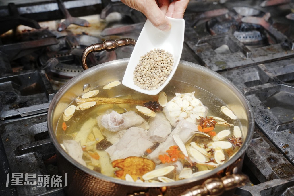 馬來西亞肉骨茶以多種中藥材烹調 馬來西亞肉骨茶以多種中藥材烹調