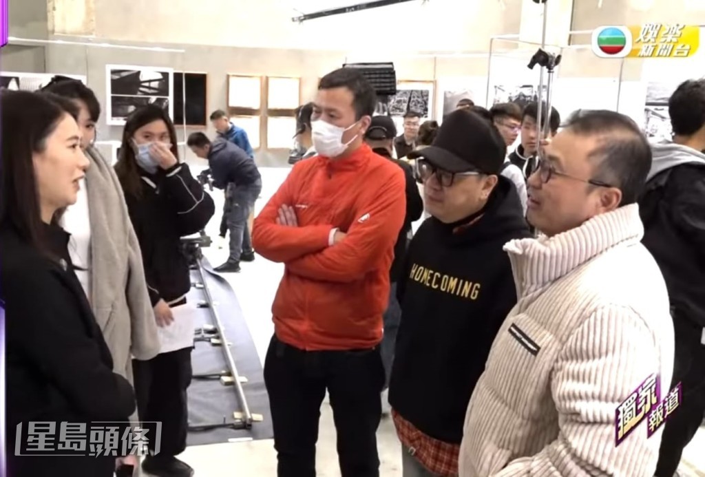 袁咏仪有份演出《模仿人生》,早前TVB行政主席许涛特地到深圳探班。 袁咏仪有份演出《模仿人生》,早前TVB行政主席许涛特地到深圳探班。