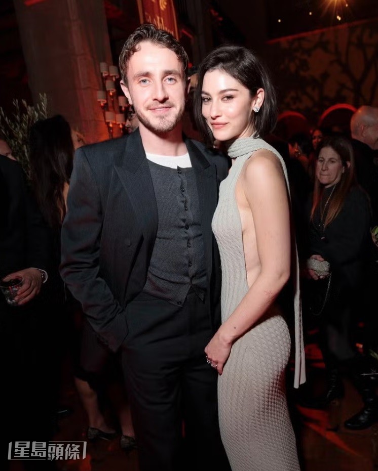 妮妲莉曾與保羅麥斯卡傳緋聞,但男方去年11月已跟歌手Gracie Abrams公開戀情。 妮妲莉曾與保羅麥斯卡傳緋聞,但男方去年11月已跟歌手Gracie Abrams公開戀情。