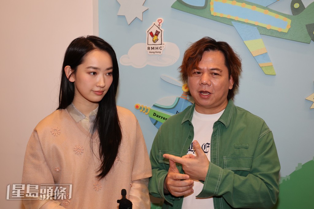伍仲衡說不值一提就代表沒人談論，又笑指現時只有一個人打擊他，就是自己老婆，因叫他不要唱歌。