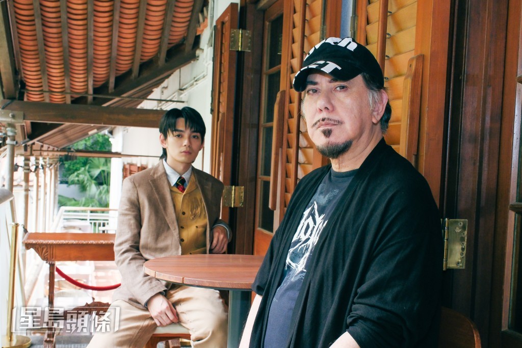 黃秋生讚賞歐鎮灝用心學習,並且「靚仔」。 黃秋生讚賞歐鎮灝用心學習,並且「靚仔」。
