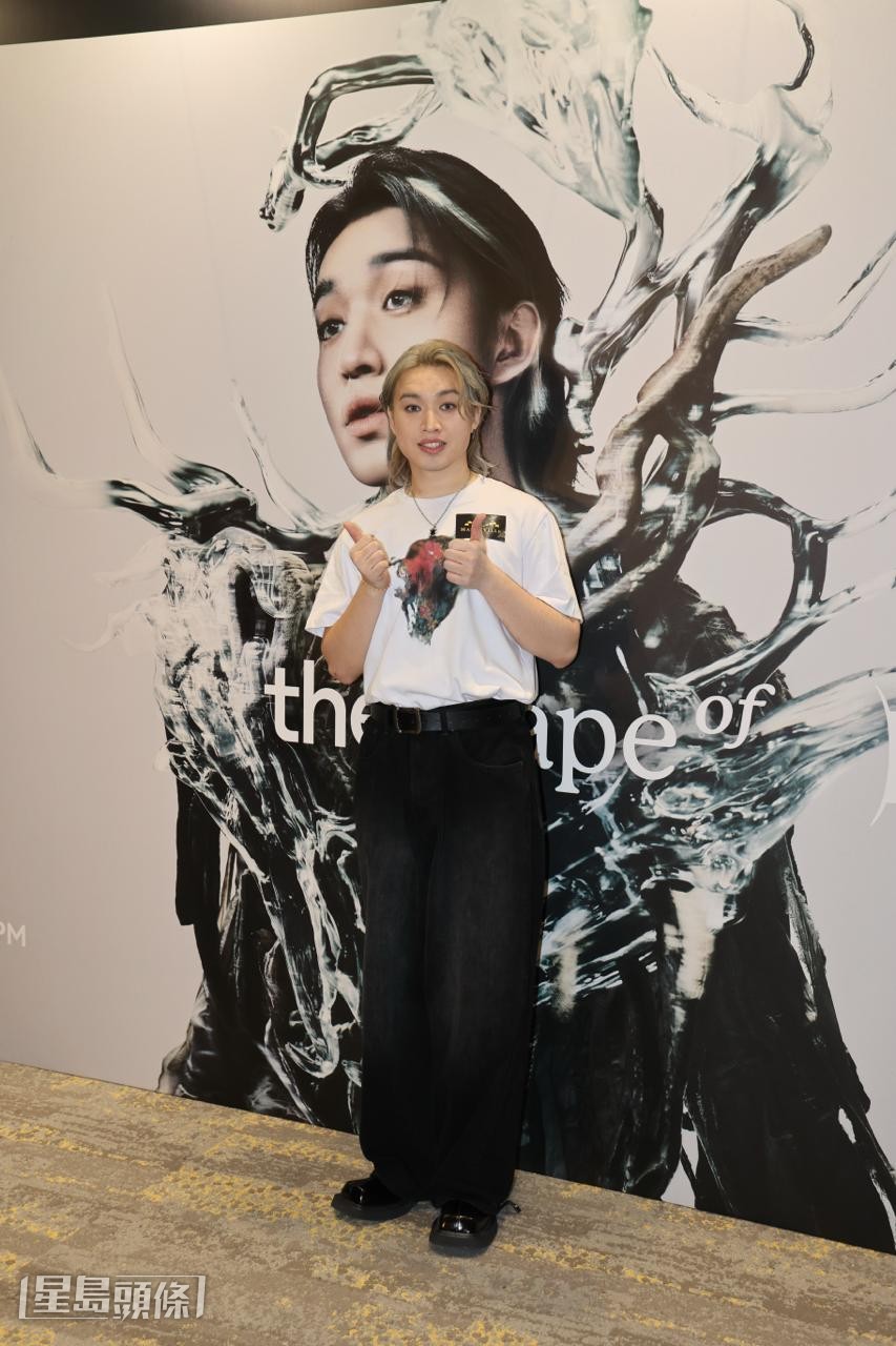 Jer在騷後接受訪問,要飲水兼有幾聲咳。 Jer在騷後接受訪問,要飲水兼有幾聲咳。