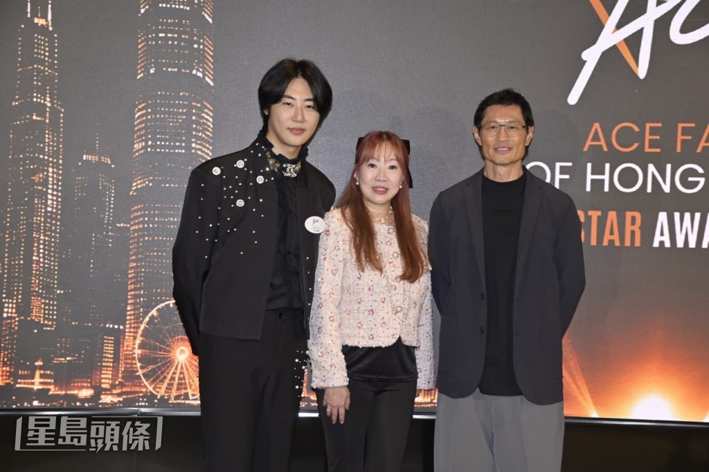 韓國YS GROUP創辦人Yong Heo跟ACE娛樂創辦人Dr. Angel唐安麒一同祝賀黃德斌 韓國YS GROUP創辦人Yong Heo跟ACE娛樂創辦人Dr. Angel唐安麒一同祝賀黃德斌