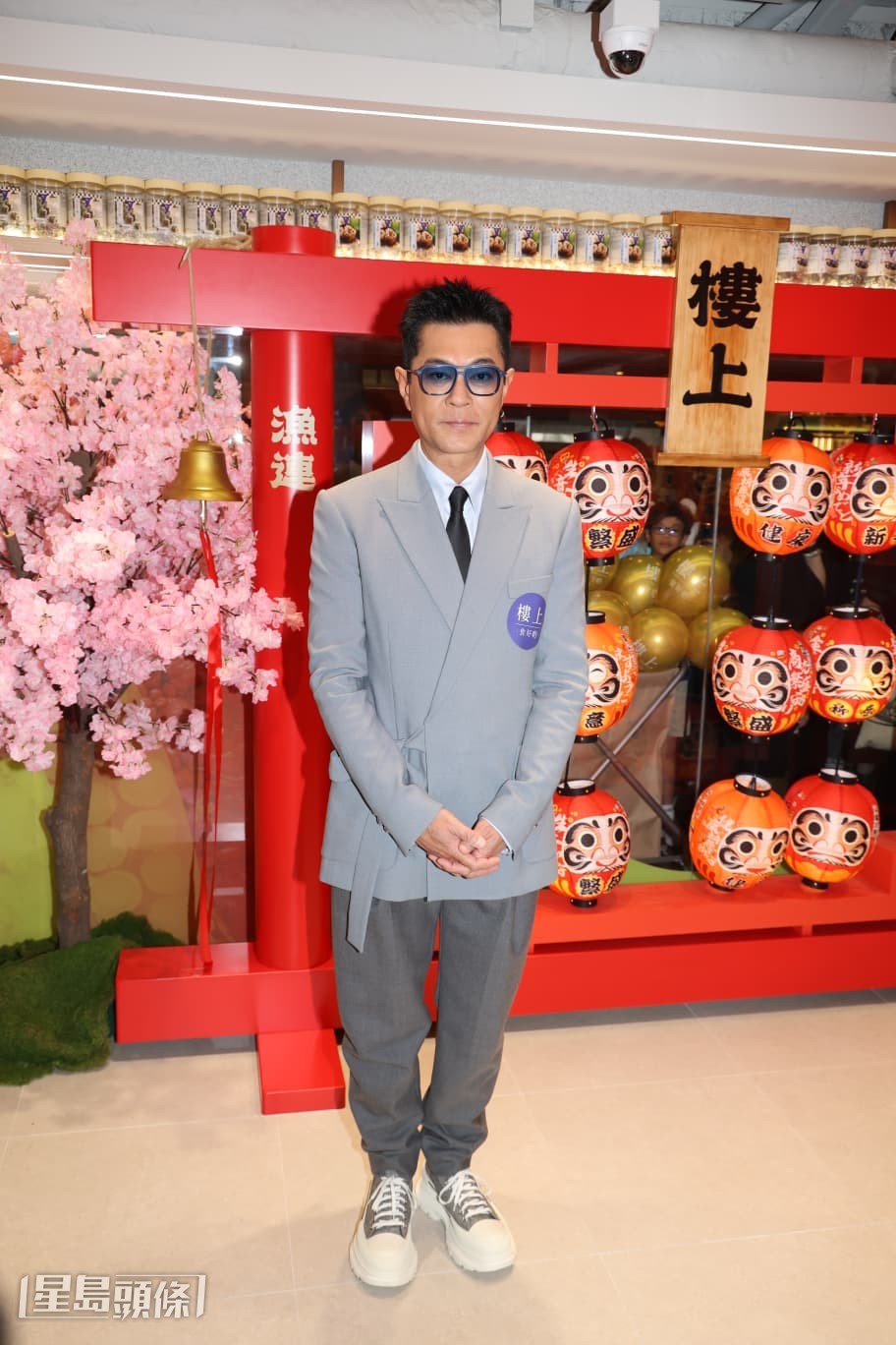 問談到會否開個人演唱會,他笑言要考慮一下。 問談到會否開個人演唱會,他笑言要考慮一下。