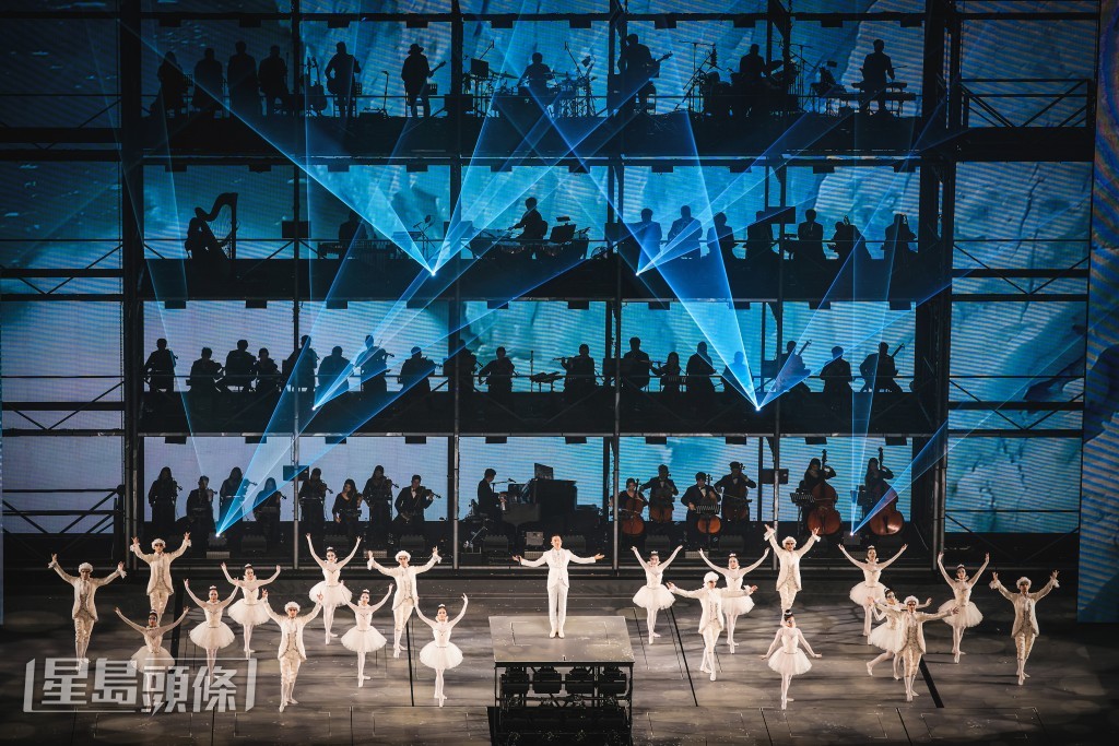 歌神於2025年澳門返場再創高峰,一舉創下「同一巡演於澳門舉行最多場數(合共21場)」的全新記錄。 歌神於2025年澳門返場再創高峰,一舉創下「同一巡演於澳門舉行最多場數(合共21場)」的全新記錄。
