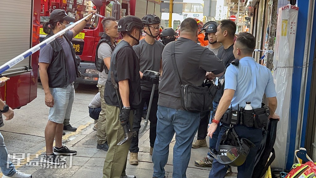 警方在旺角緝毒期間遇上反抗。曾志恆攝