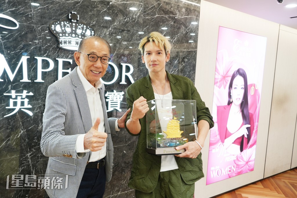 楊博士贈句「一票難求！一帆風順！」力撐，Kenny即冧爆話：「我會努力！爭氣！」