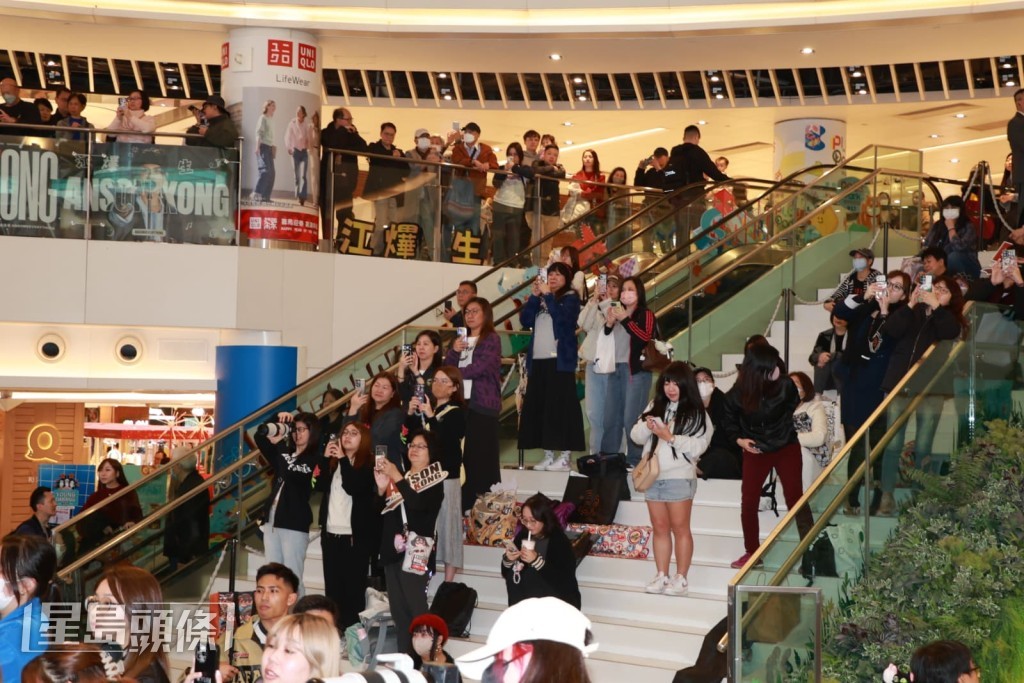 AK獲大批「生粉」到場應援。 AK獲大批「生粉」到場應援。