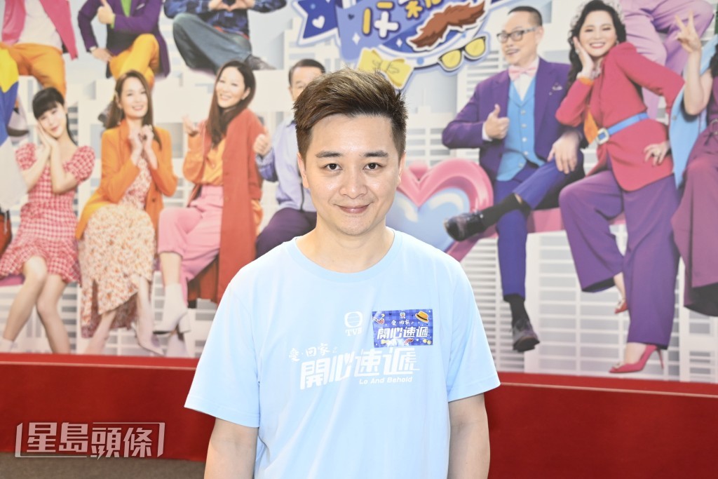 譚輝智說兒子張咭寫好多嘢入面,好似摩斯密碼。 譚輝智說兒子張咭寫好多嘢入面,好似摩斯密碼。