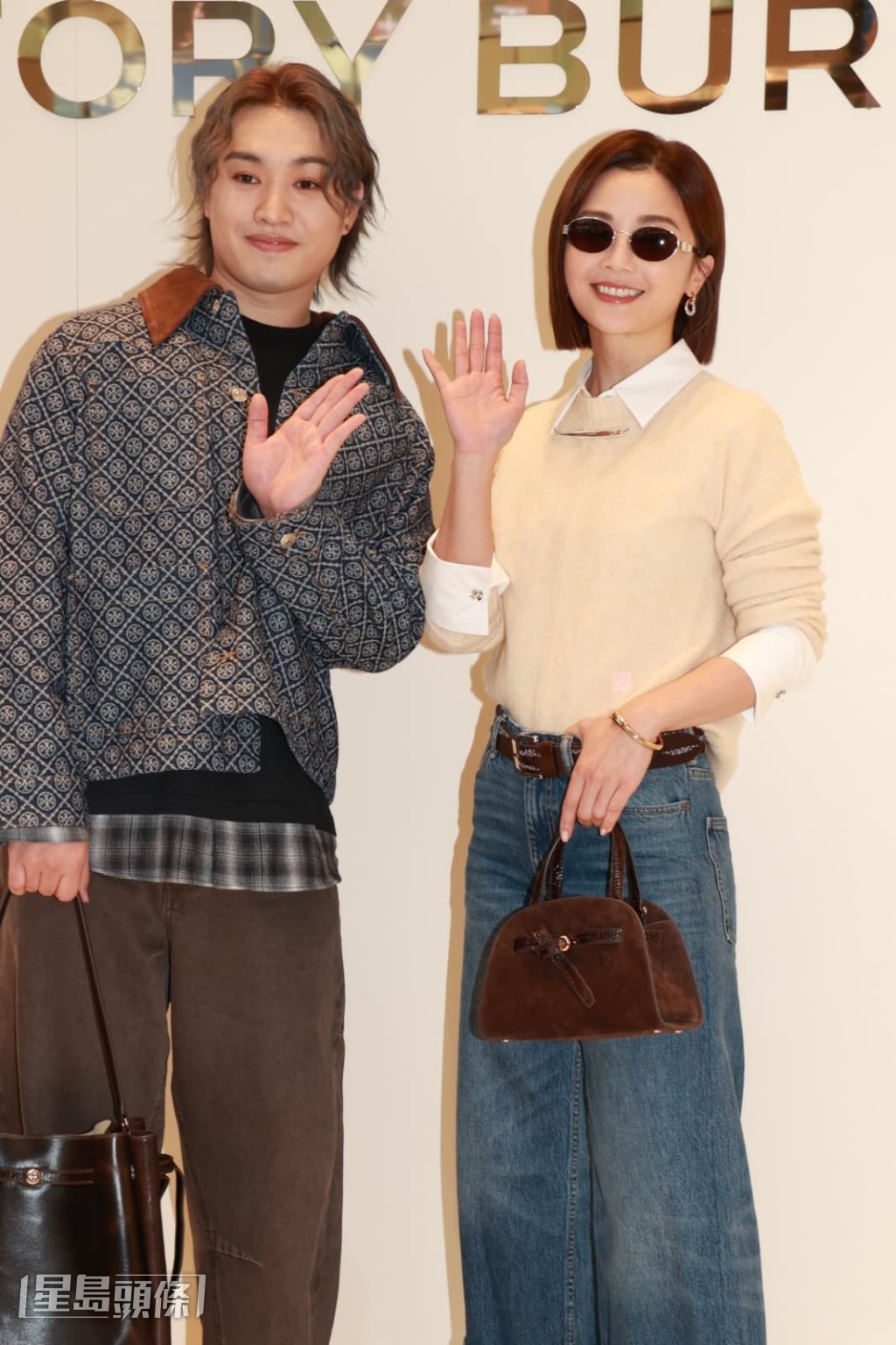 問她年尾Twins的大型活動是否已經可以公布?她表示,因為阿嬌(鍾欣潼)不在場,所以有待與阿嬌一起才公布。 問她年尾Twins的大型活動是否已經可以公布?她表示,因為阿嬌(鍾欣潼)不在場,所以有待與阿嬌一起才公布。