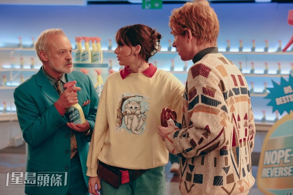 連英國皇牌主持人Graham Norton（左）都獲邀參演MV。