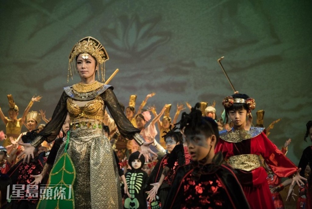 「鐵扇公主」和「紅孩兒」都是《西遊記》的重要角色,接着下來將輪到孫慧雪和Riley在音樂劇中接下重任。 「鐵扇公主」和「紅孩兒」都是《西遊記》的重要角色,接着下來將輪到孫慧雪和Riley在音樂劇中接下重任。