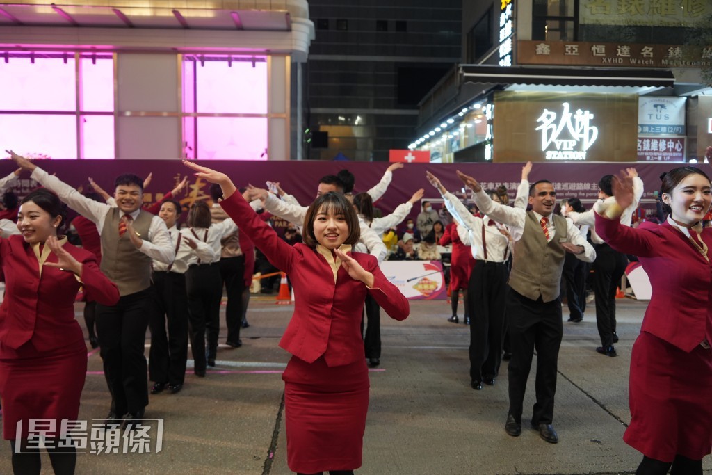 花車匯演。吳艷玲攝 花車匯演。吳艷玲攝