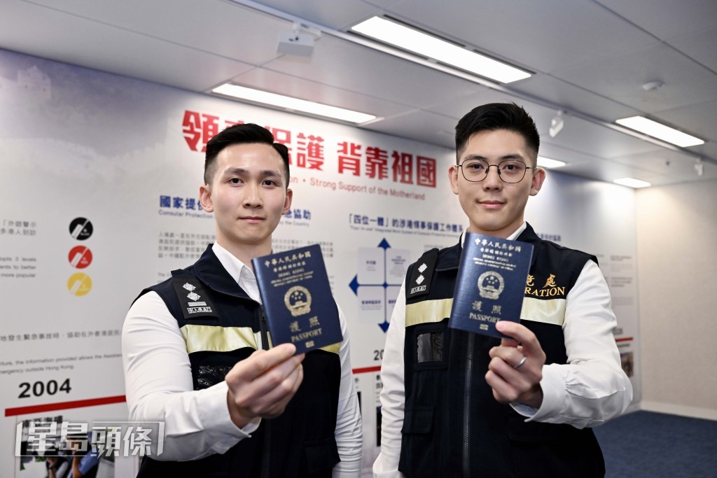 特區護照既便利市民外遊， 更象徵國家時刻保護港人的承 諾。圖左起：王銳靖、顧璜。