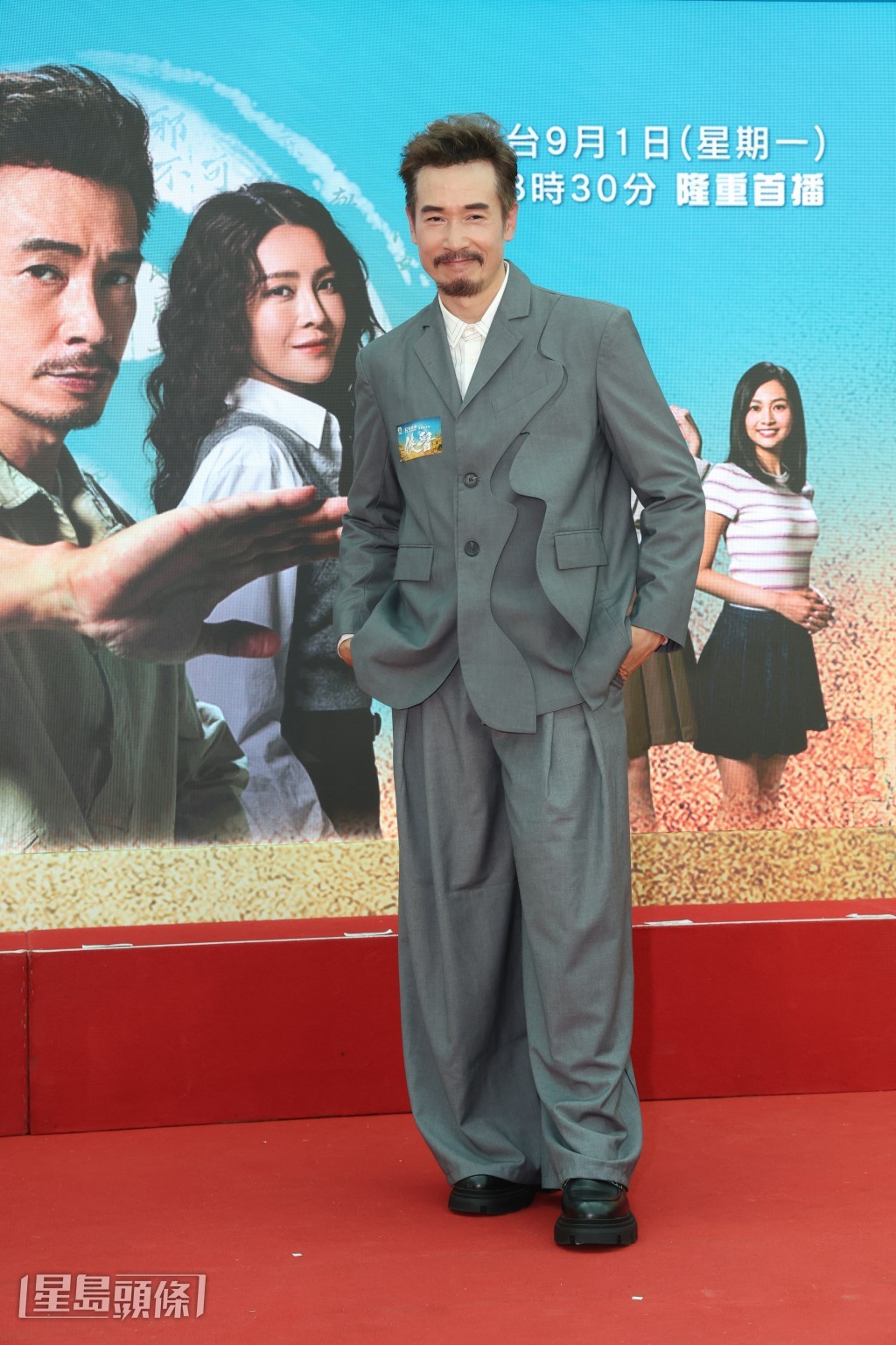 陳豪日前罕有地在網上求救,詢問網民如何可培養仔女良好上網,他笑指那只是一個廣告。 陳豪日前罕有地在網上求救,詢問網民如何可培養仔女良好上網,他笑指那只是一個廣告。