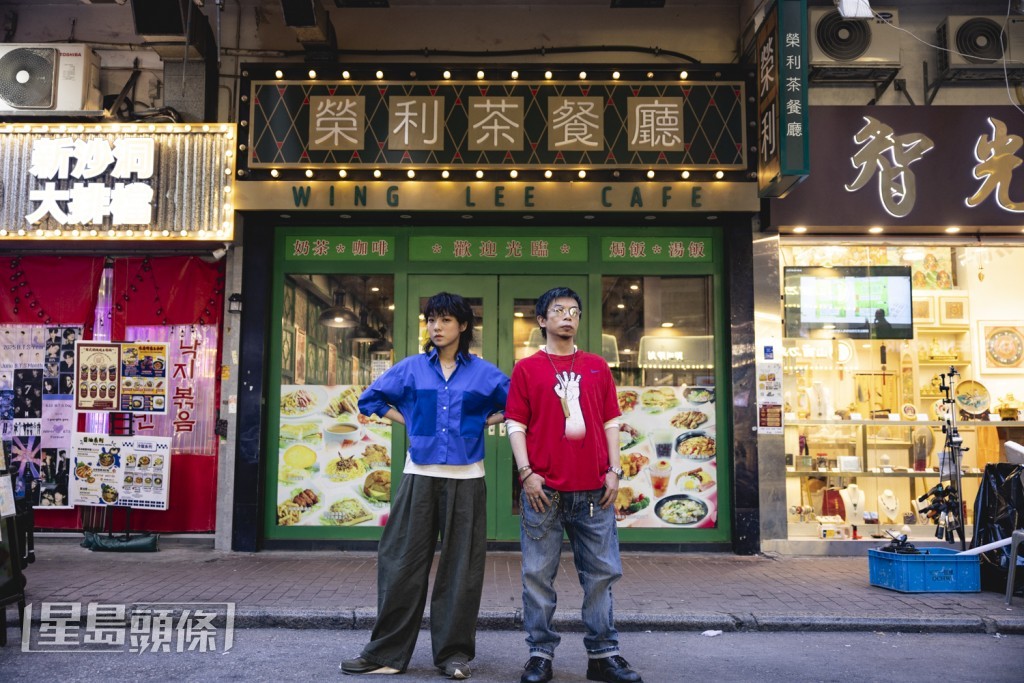 兩人因一次出錯餐事件而交惡，引發連串事件。