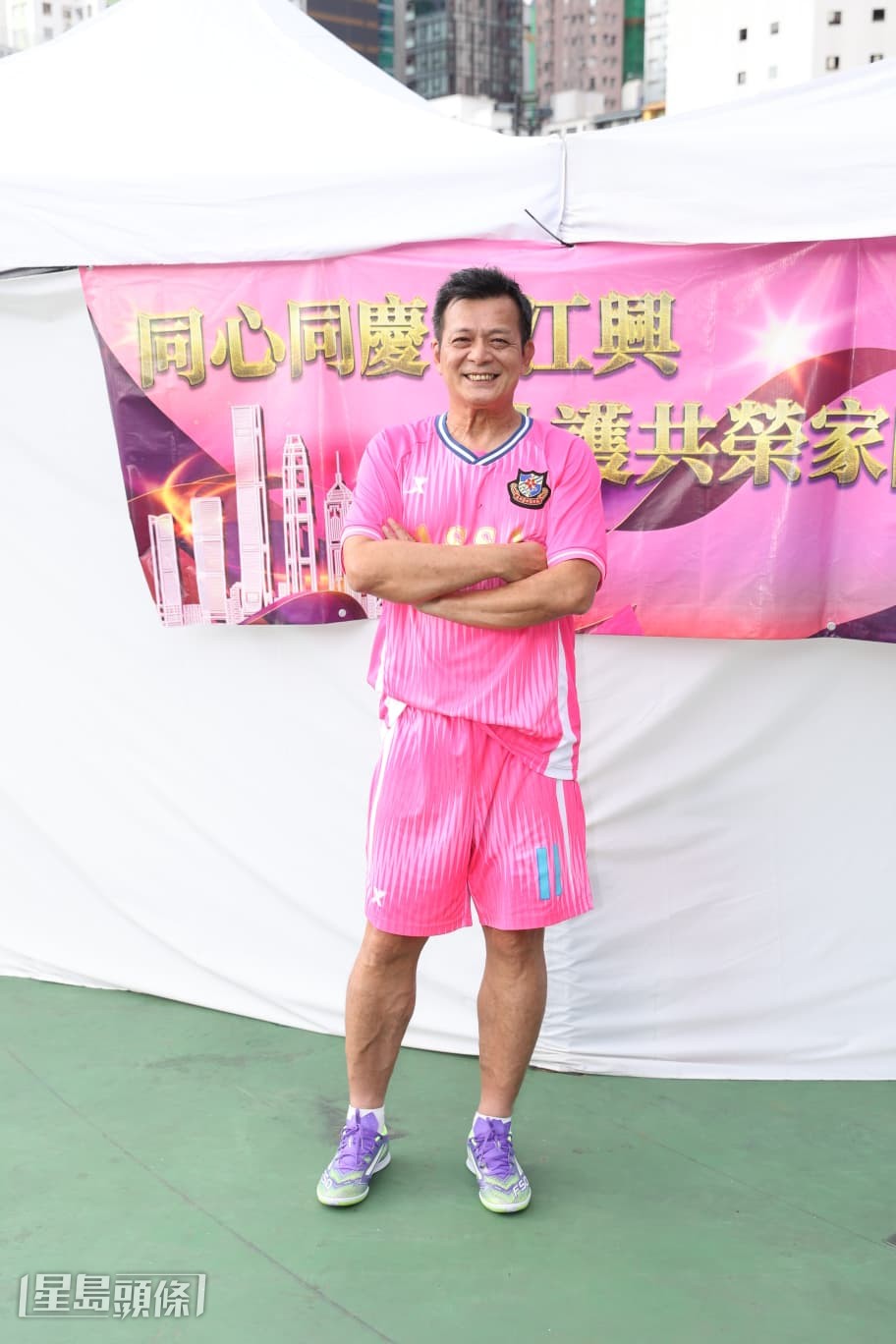 黃日華近年不時為圈中好友擔任演唱會嘉賓。 黃日華近年不時為圈中好友擔任演唱會嘉賓。