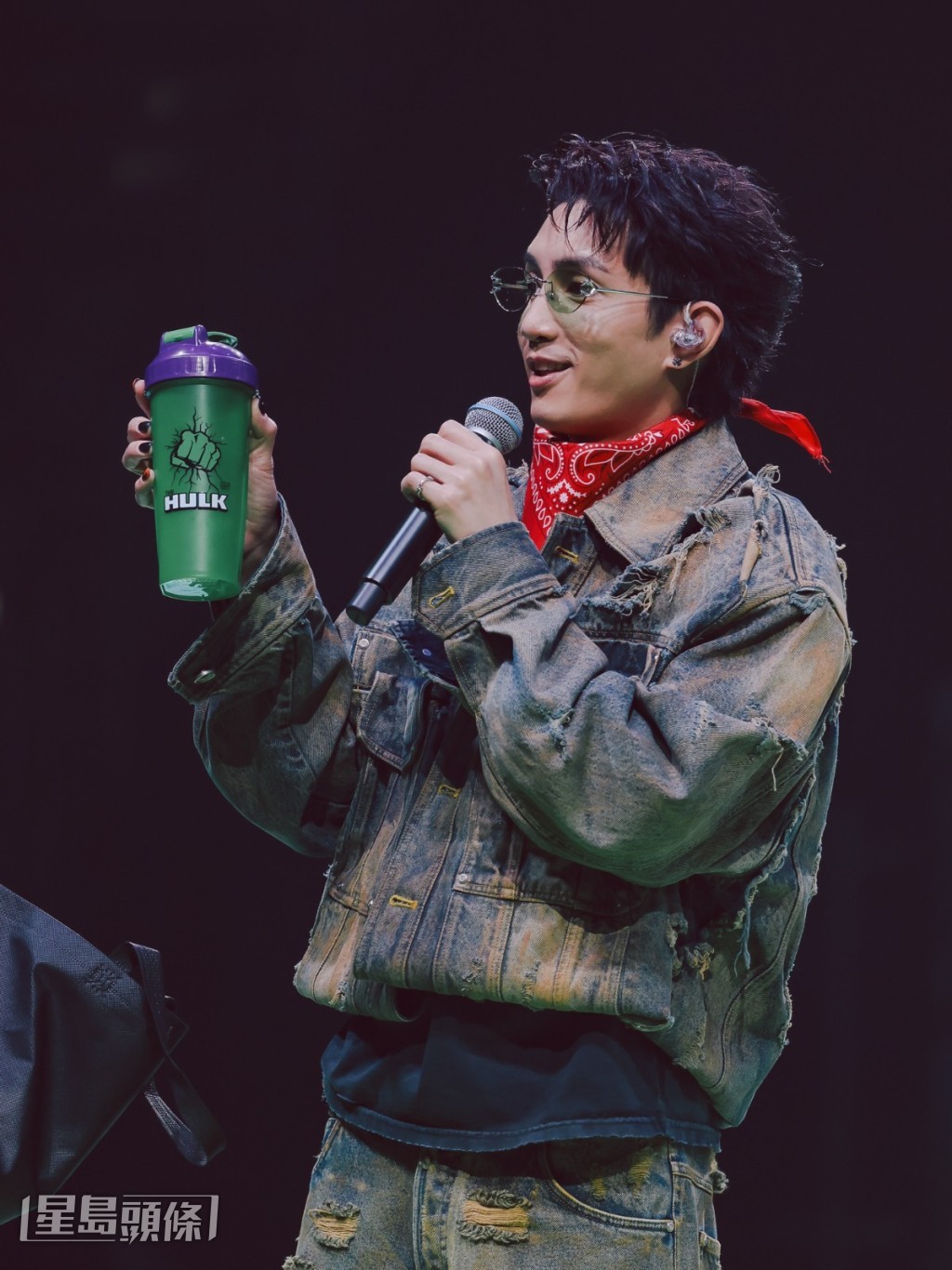 拍攝《繩角》時陪伴操肌使用的水樽。 拍攝《繩角》時陪伴操肌使用的水樽。