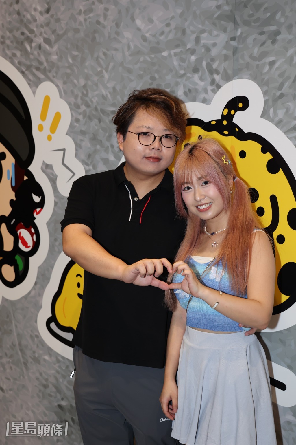 Babyface與女友一齊派心！