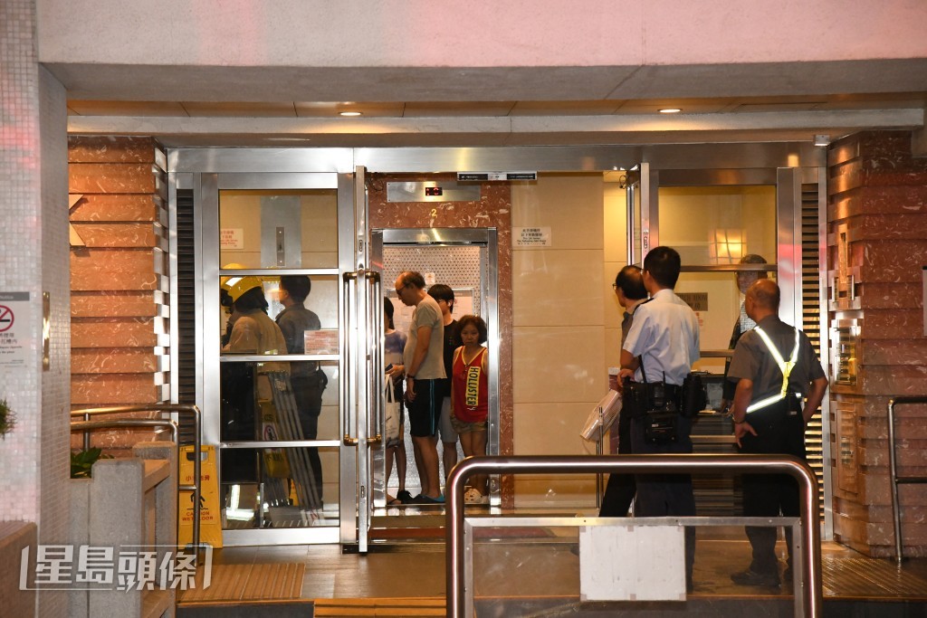 約50名居民疏散至安全地方。 約50名居民疏散至安全地方。