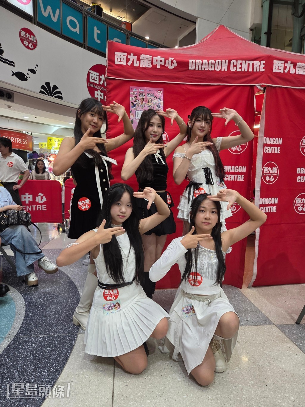YS Team同樣實力強勁,成員包括LENNA.T、Soe、Mia、Kaily及Charmaine。 YS Team同樣實力強勁,成員包括LENNA.T、Soe、Mia、Kaily及Charmaine。