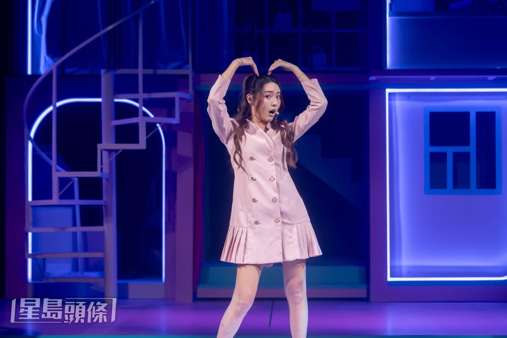 今年戴祖儀首次參演舞台劇《Nancy戀噏Show》。