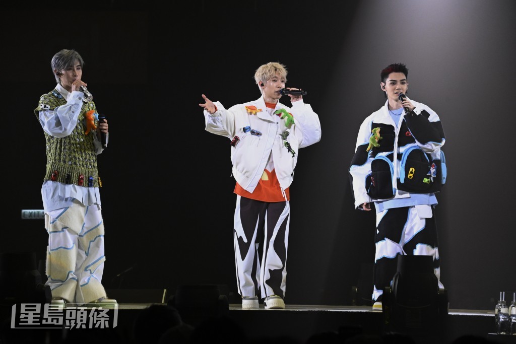 三子表示有共識留下次開演唱會才除衫。