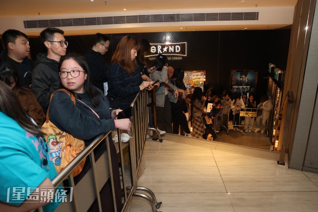 離場時,戲院內眾粉絲大叫Edan。 離場時,戲院內眾粉絲大叫Edan。