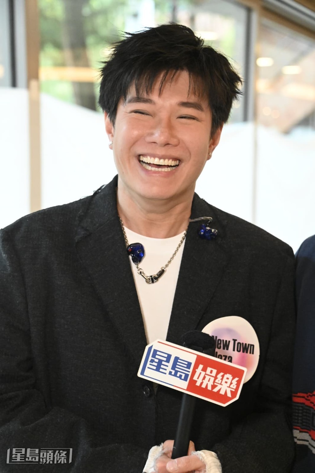 張與辰表示《中年好聲音3》這八位成員已經很久沒有同台。 張與辰表示《中年好聲音3》這八位成員已經很久沒有同台。