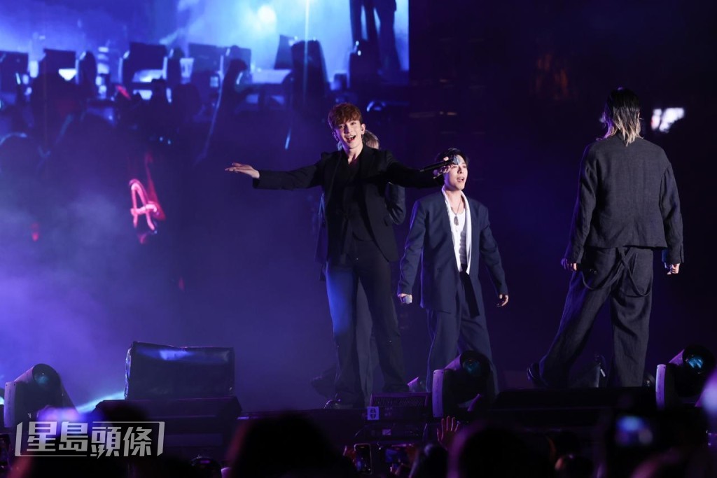 4子演唱《男兒當入樽》日文片尾曲《世界が終るまでは...》。