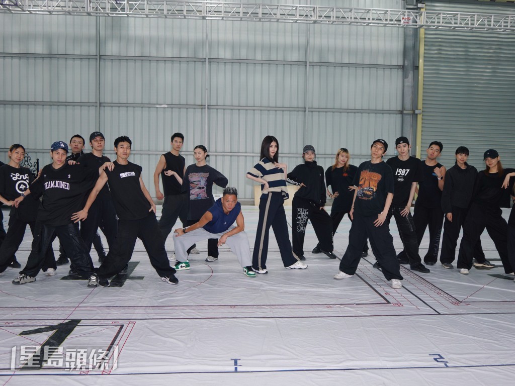 Kelly表示：「所有人都要嚟綵排，台前幕後工作人員全部到齊！」
