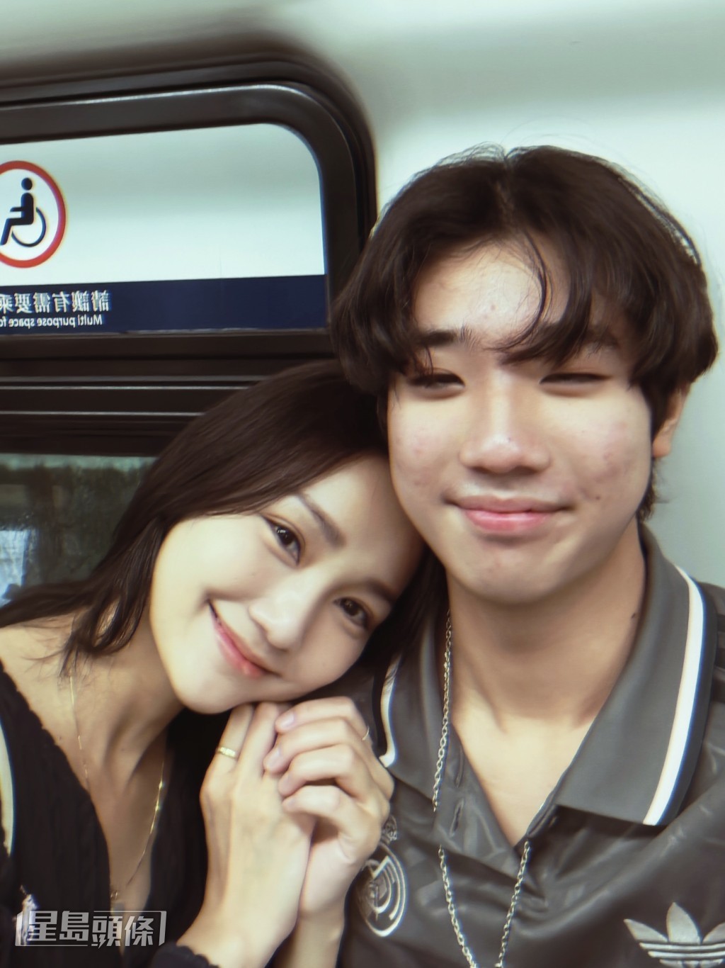 張瞻將會出國留學，謝安琪最近找兒子擔任助手，讓他可以早點體驗社會。