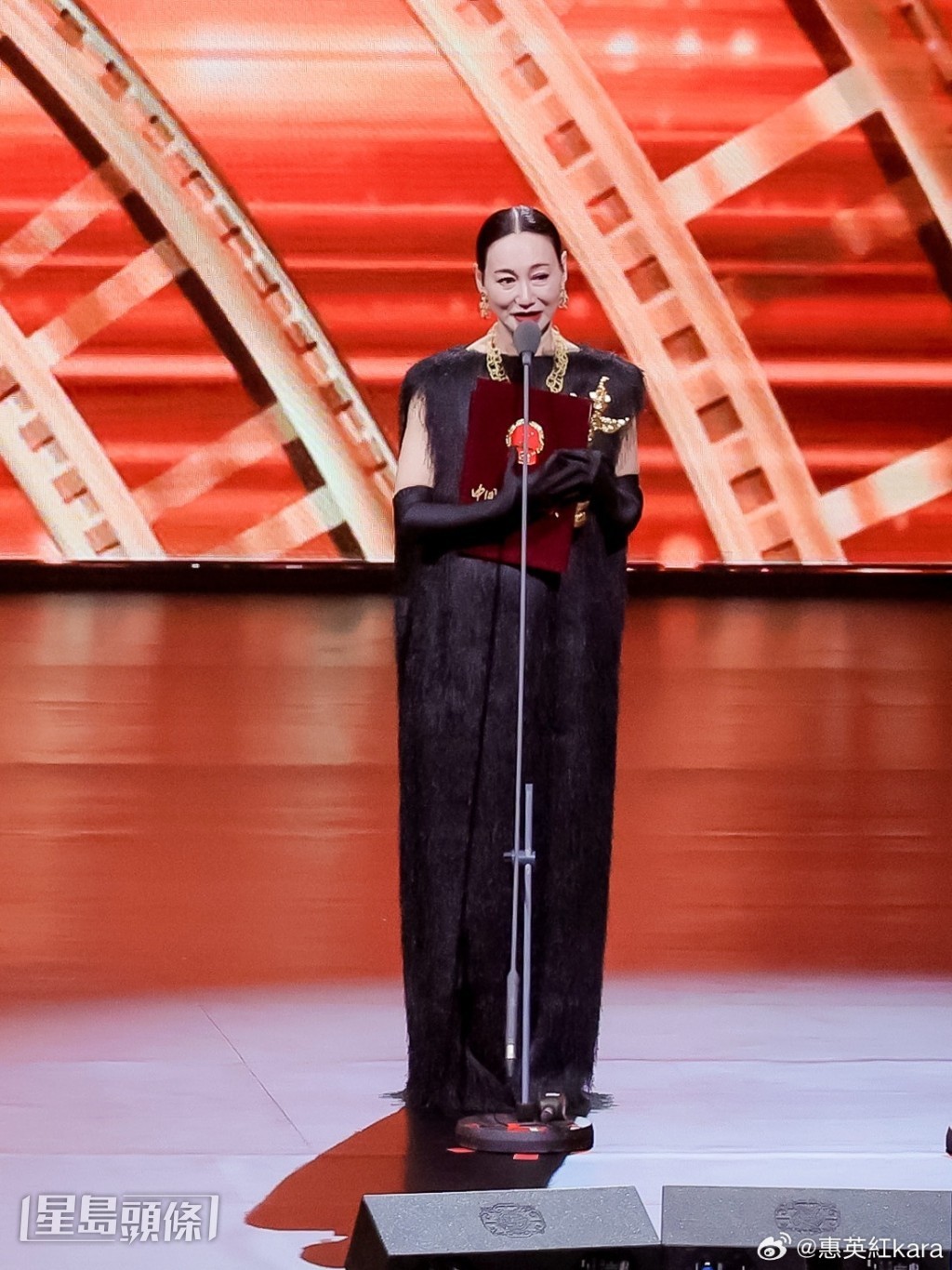 大滿貫影后惠英紅早前於第二十屆中國電影華表獎獲頒「優秀女演員」獎。 大滿貫影后惠英紅早前於第二十屆中國電影華表獎獲頒「優秀女演員」獎。