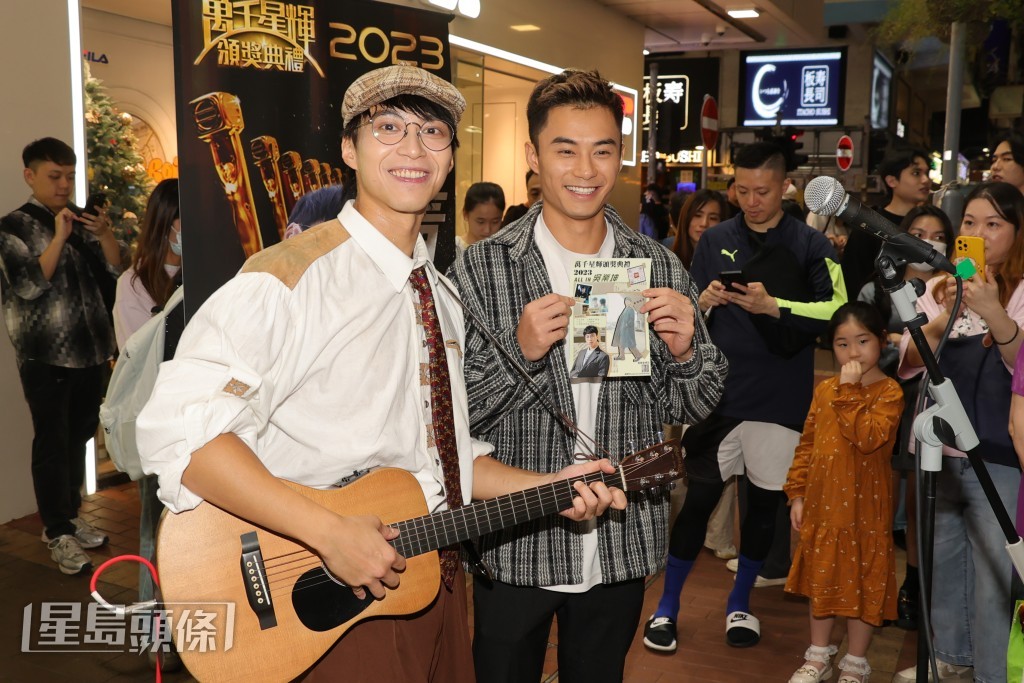 早前到旺角鬧市busking。