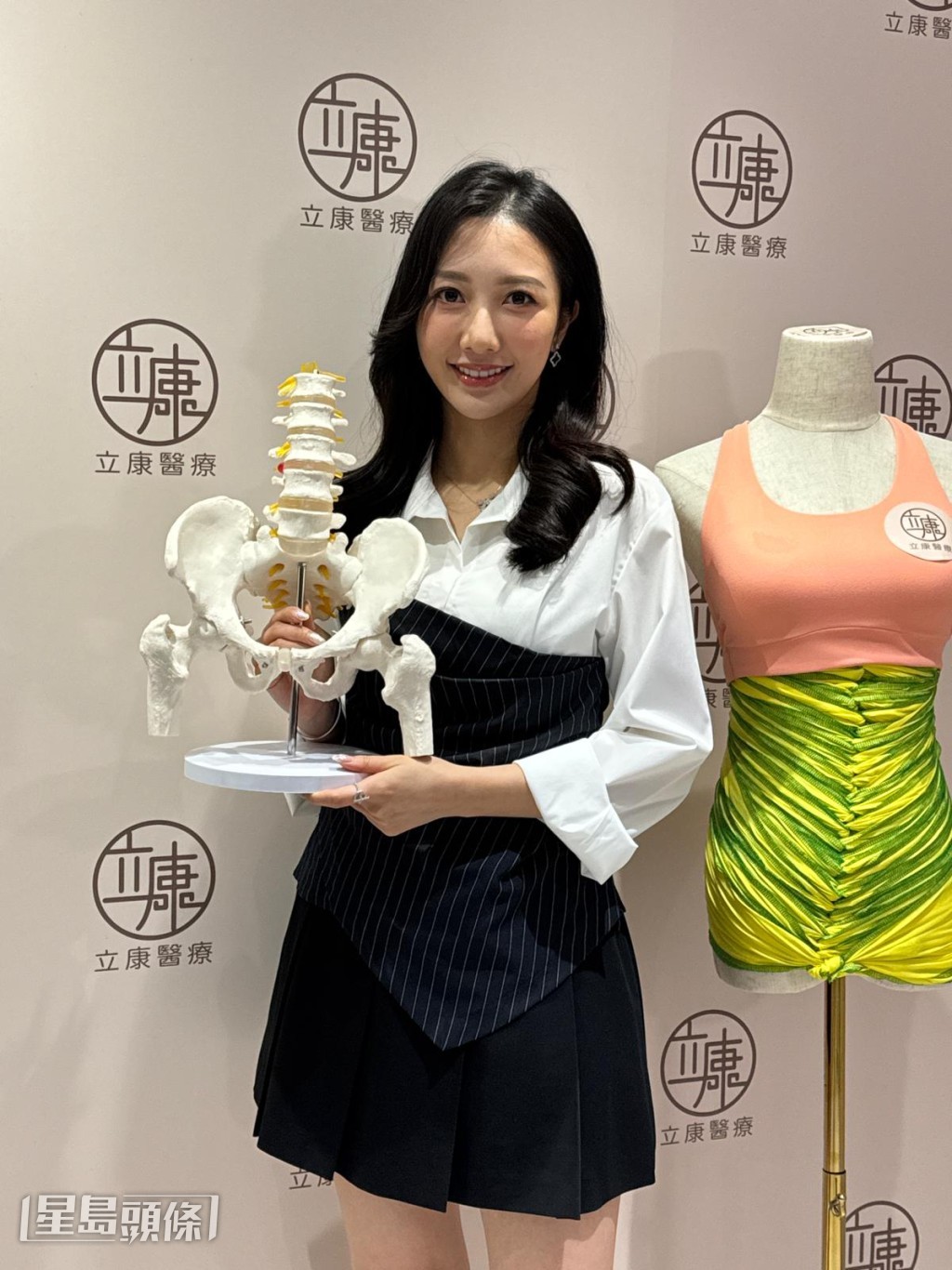 雖然已變成人妻和人母,但何依婷指不介意日後再拍這些尺度的戲。 雖然已變成人妻和人母,但何依婷指不介意日後再拍這些尺度的戲。